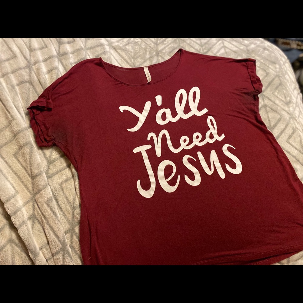 Women’s maroon graphic tee